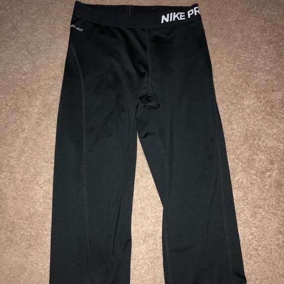 Women’s Cropped NIKE leggings. size- small - Picture 1 of 5